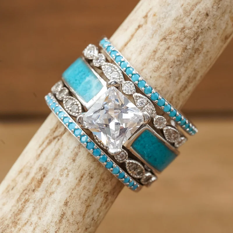 Interlocking Band Women's Rings in White Gold for a Modern DesignThe Crystal River