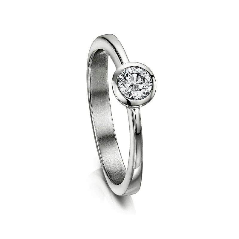 Signature - Design Engagement Rings with a Brand - Exclusive Pattern and Premium DiamondsContemporary 0.25ct Solitaire Diamond Ring in Platinum