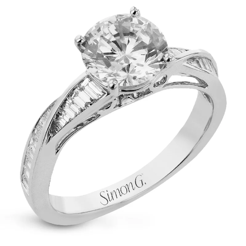 Solitaire Engagement Rings with a High - Clarity Round Diamond and Tapered BandRound-Cut Criss-Cross Engagement Ring In 18k Gold With Diamonds