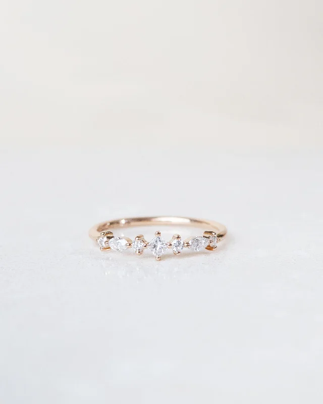 Moissanite - Set Wedding Bands in Yellow Gold for a Sparkling and Ethical Alternative to DiamondsHilda 18K Gold, Whitegold or Rosegold Ring w. Diamonds