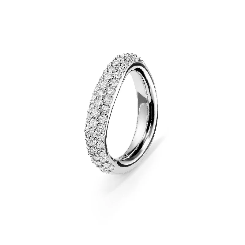 Matte - Black Ceramic Wedding Bands with a Polished Edge for a Sleek and Modern AppearanceLove 5 Pavé 18K Whitegold Ring w. Diamonds